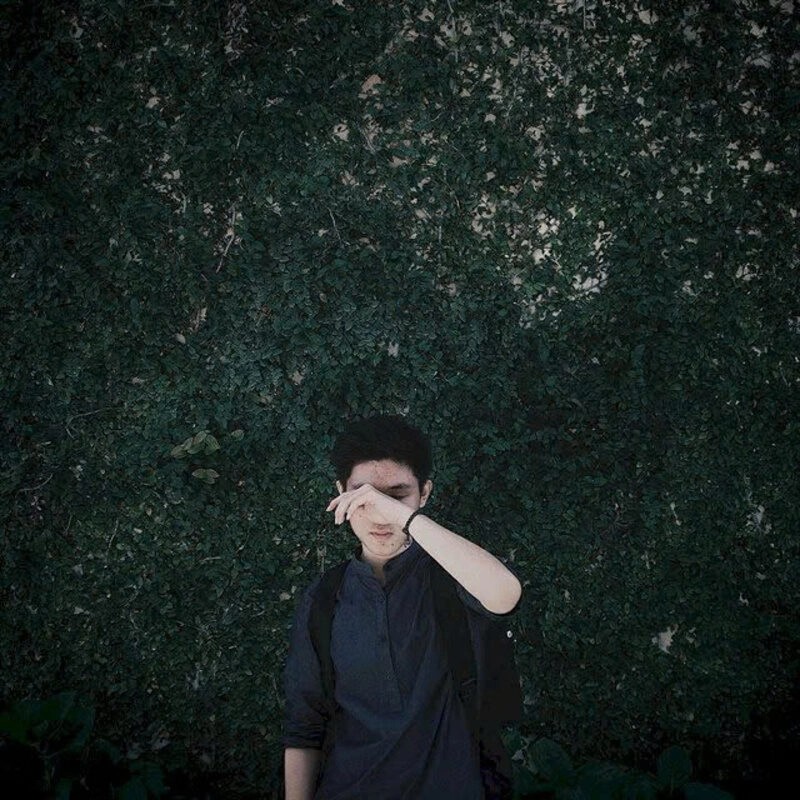 Hình ảnh trai đẹp 14 tuổi Việt Nam che mặt