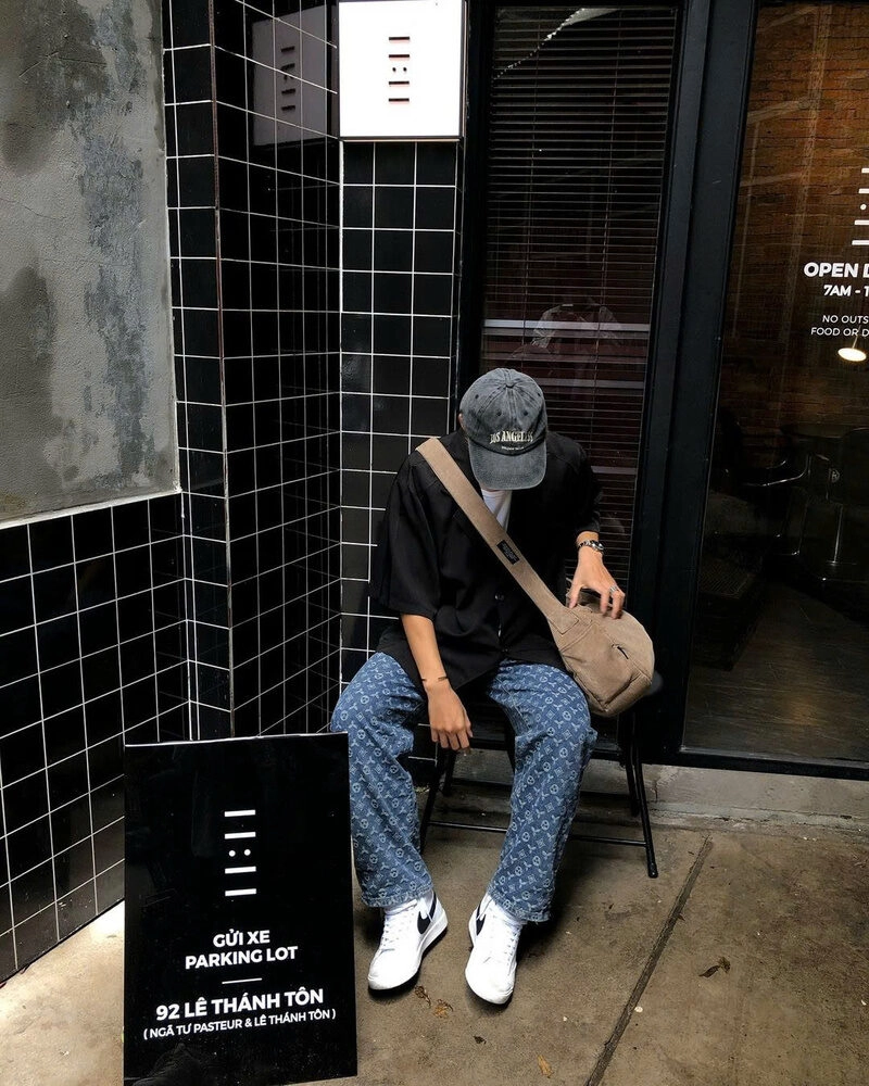 Hình ảnh trai đẹp 14 tuổi Việt Nam che mặt