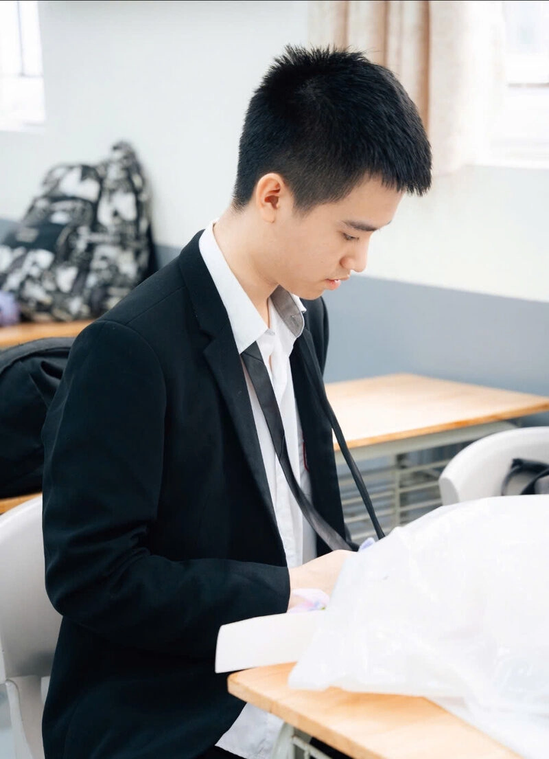 Hình ảnh trai 14 tuổi Việt Nam chăm chỉ