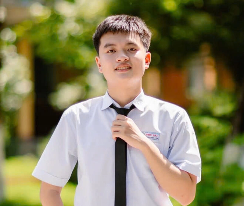 Hình ảnh trai 14 tuổi Việt Nam đầy tự tin