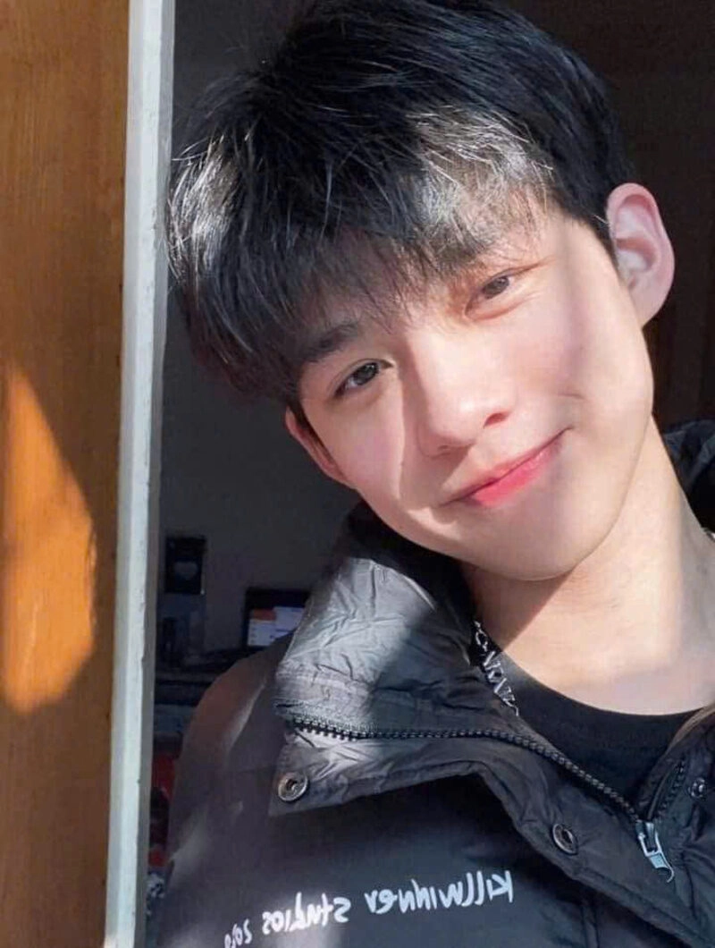 Hình ảnh nam sinh 2k9 siêu đẹp trai tỏa nắng