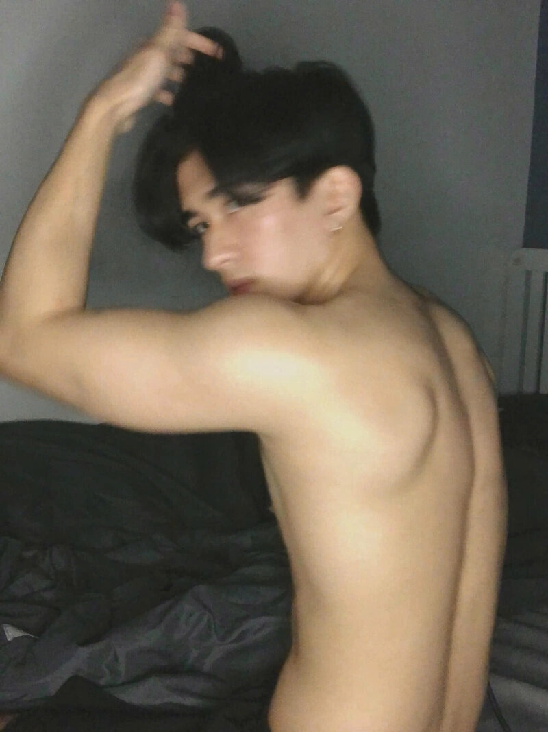 Hình ảnh nam sinh 2k9 siêu đẹp trai khoe body