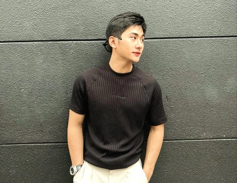 Nam FL trong ánh sáng hoàng hôn 