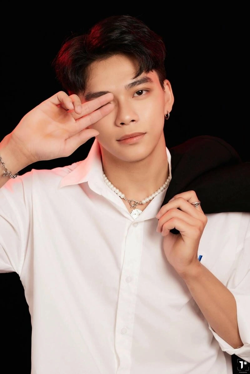 Ảnh nam thần Việt Nam với thần thái tự tin 