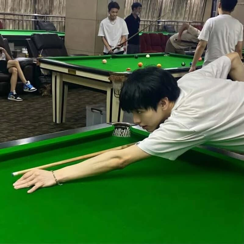 ảnh trai đẹp đánh bida