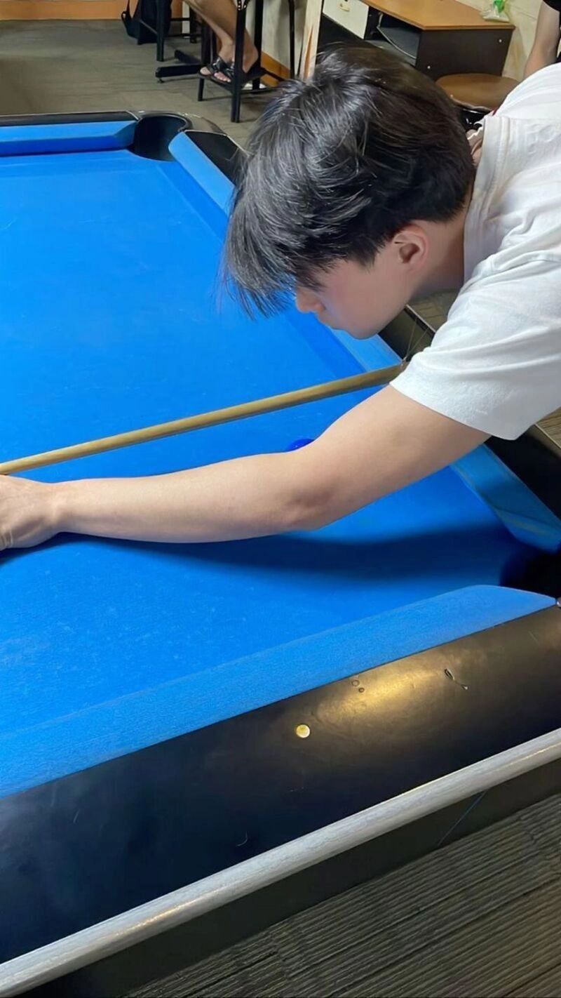 ảnh trai đẹp đánh bida