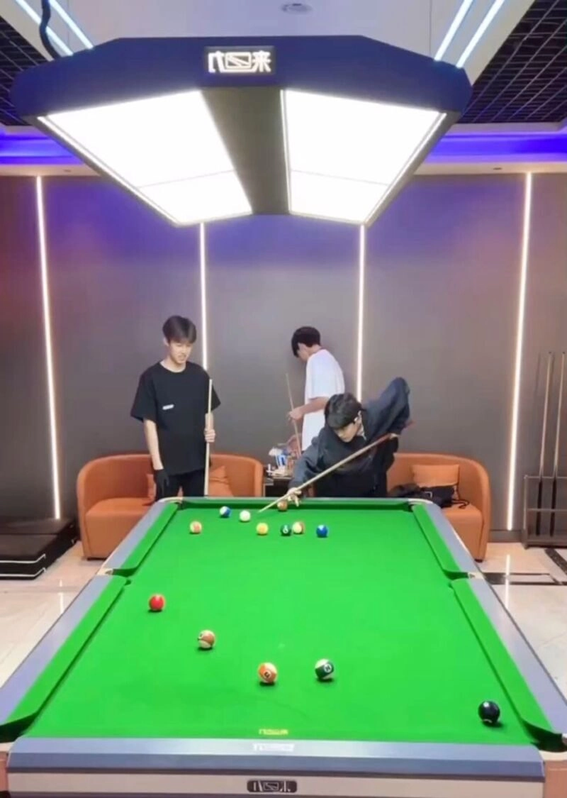 ảnh trai đẹp đánh bida