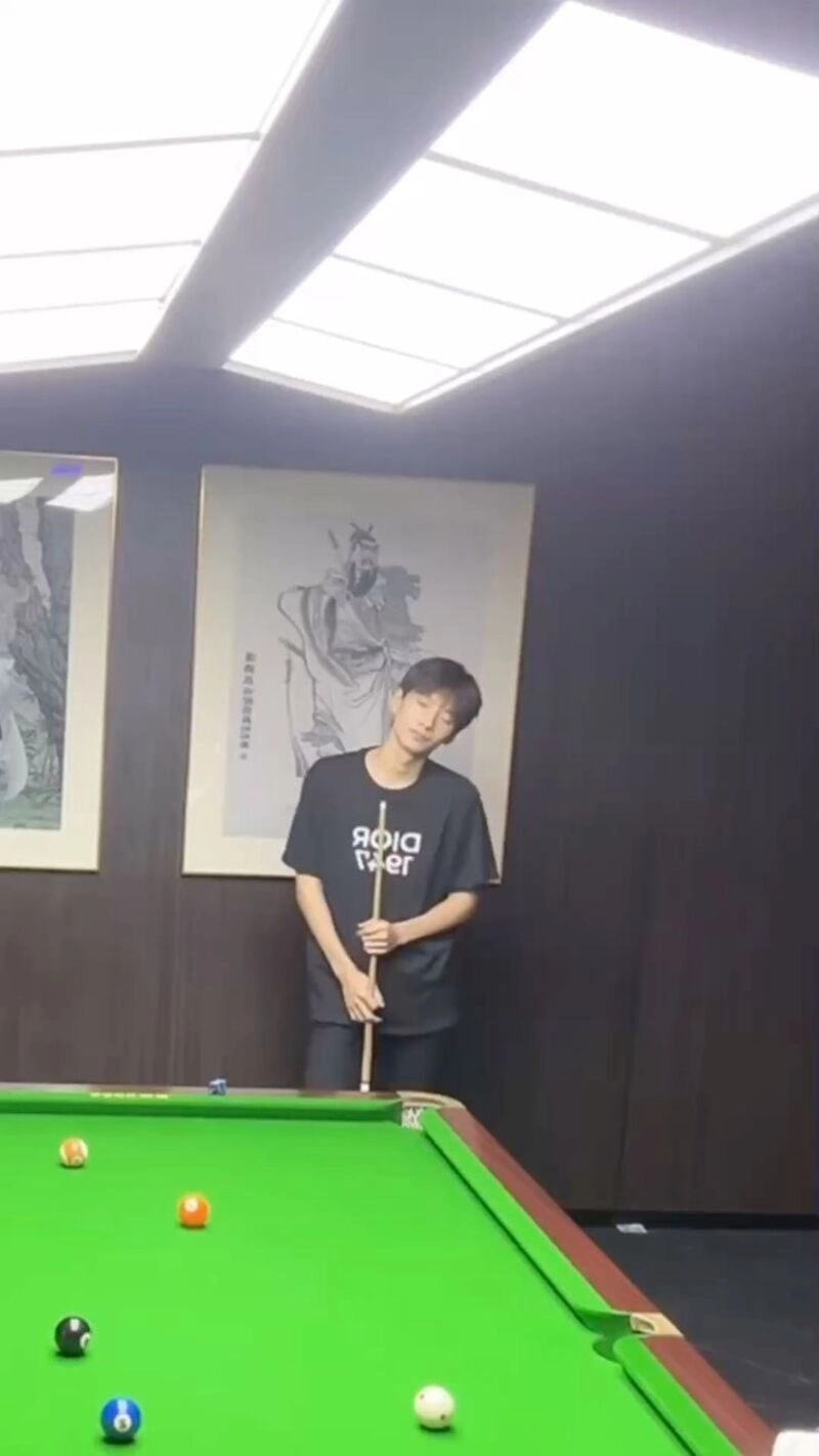 ảnh trai đẹp đánh bida