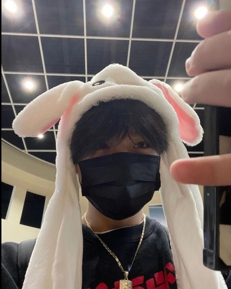 trai đẹp đeo khẩu trang