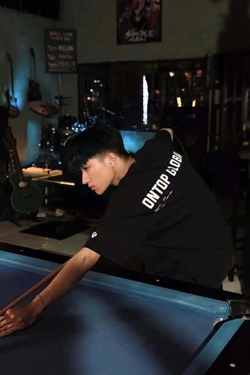 ảnh trai đẹp đánh bida