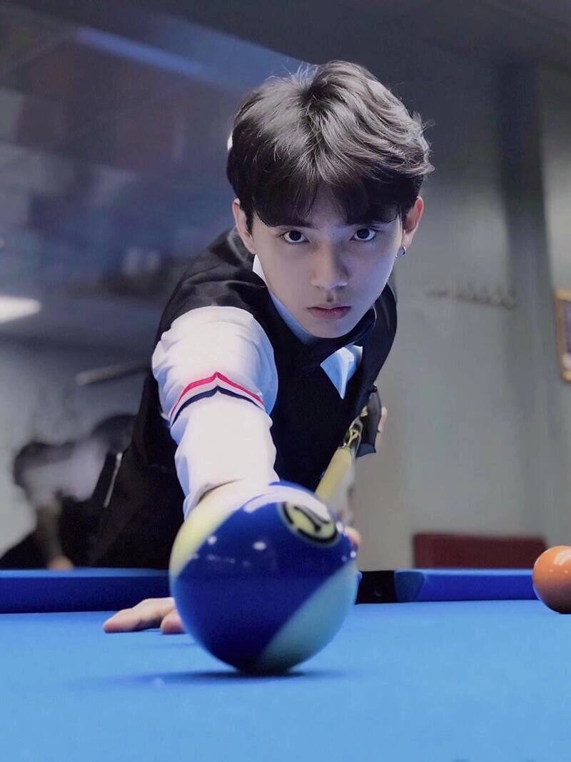 ảnh trai đẹp đánh bida