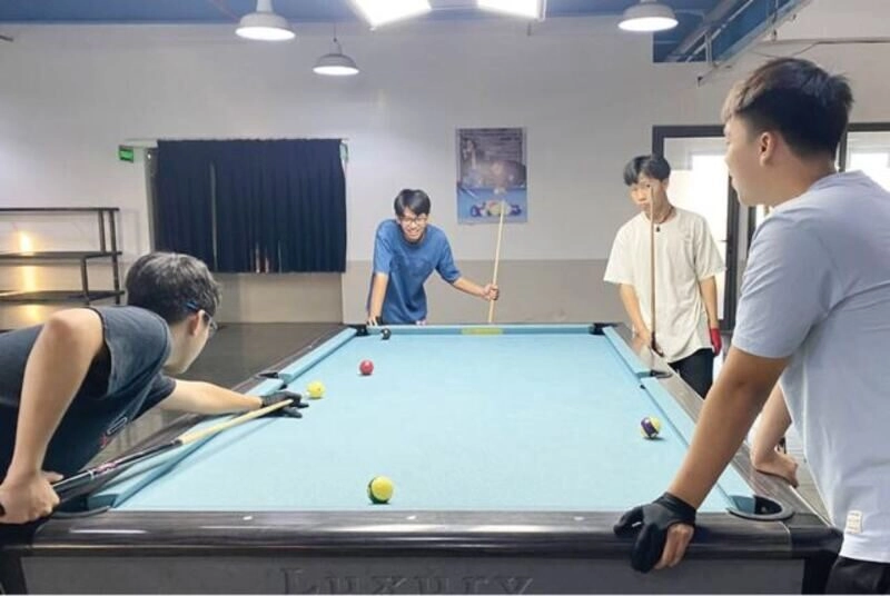 ảnh trai đẹp đánh bida