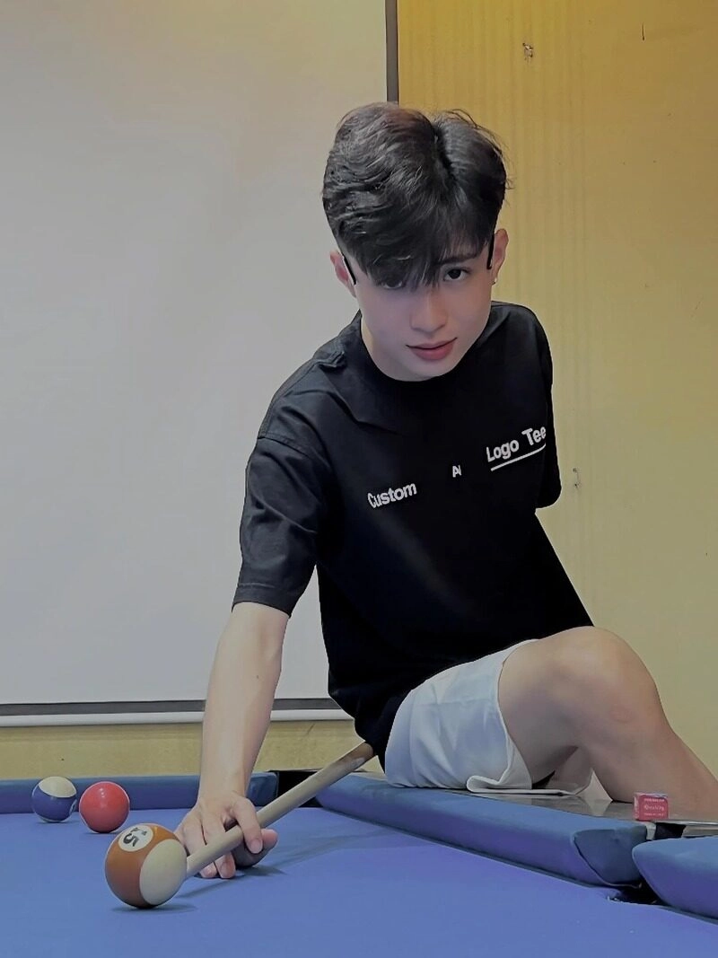 ảnh trai đẹp đánh bida