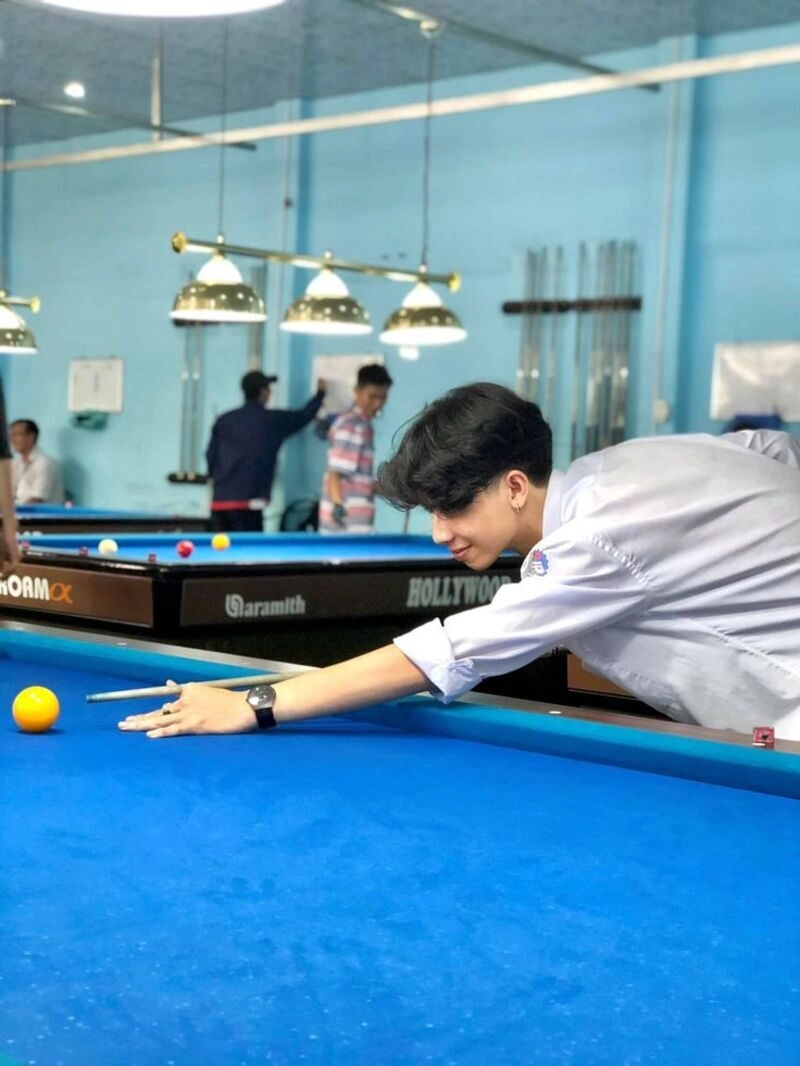 ảnh trai đẹp đánh bida