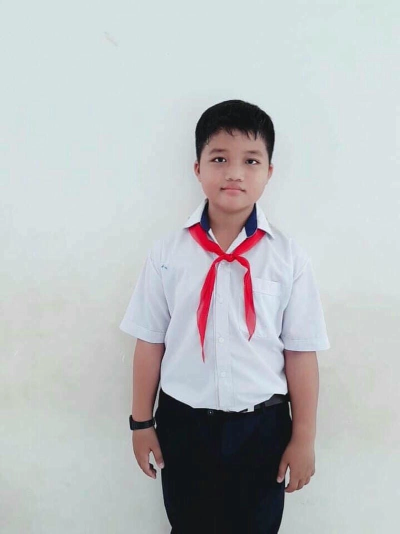 Hình ảnh trai đẹp 10 tuổi với kiểu tóc thời thượng 