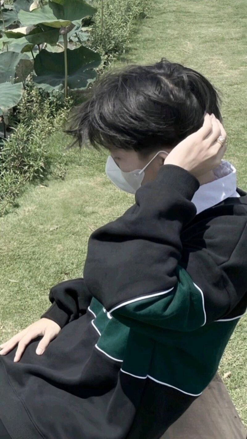 ảnh con trai k12 che mặt