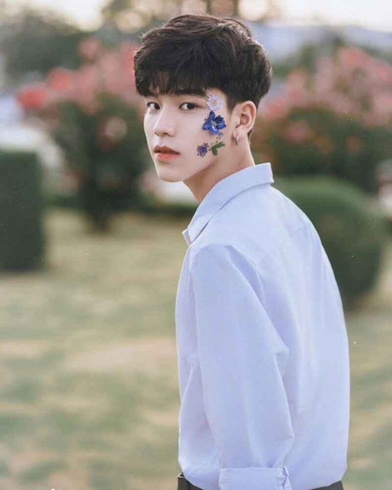 Hình ảnh nam học sinh lớp 8 nhìn đẹp trai và trưởng thành