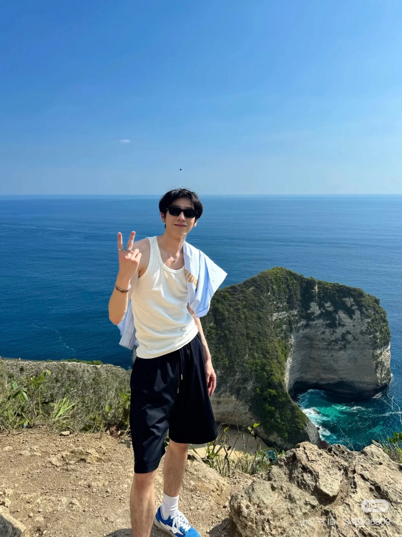 tạo dáng chụp ảnh nam đứng