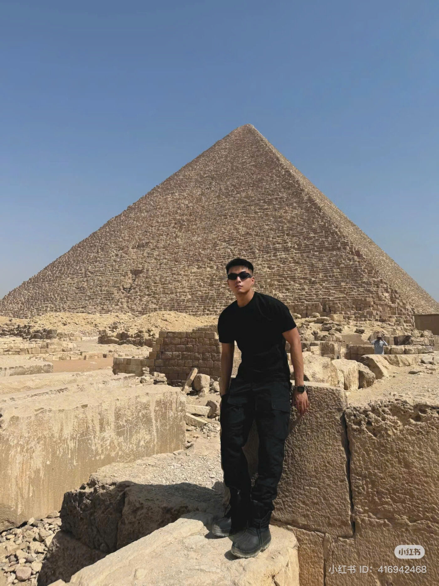 tạo dáng chụp ảnh nam đứng