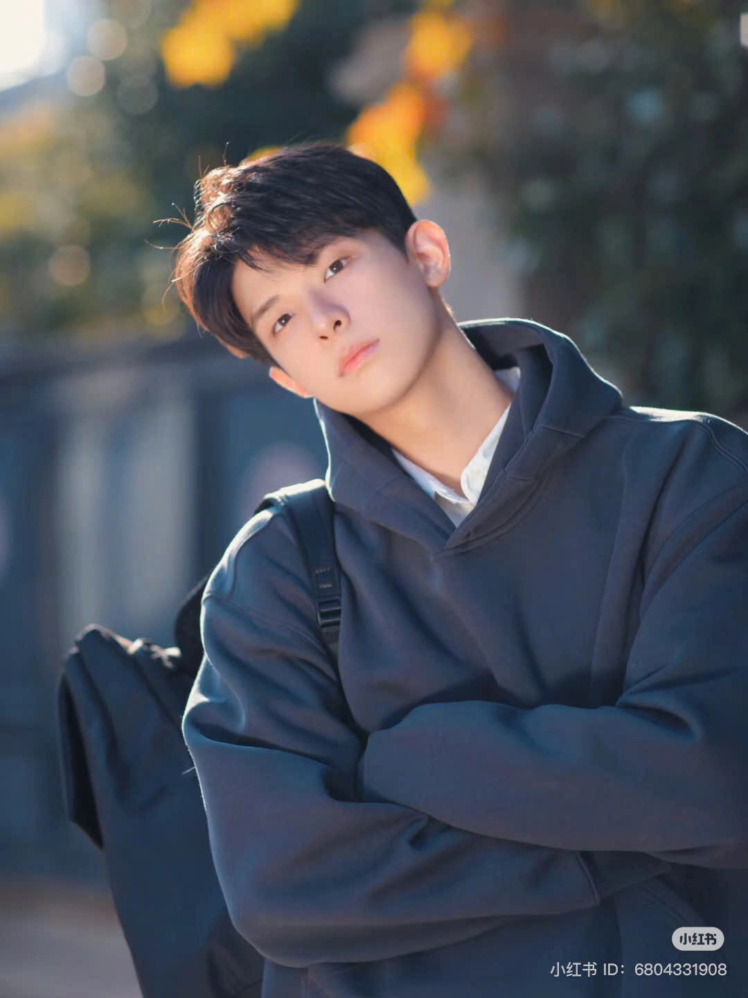 tạo dáng chụp ảnh nam ngầu