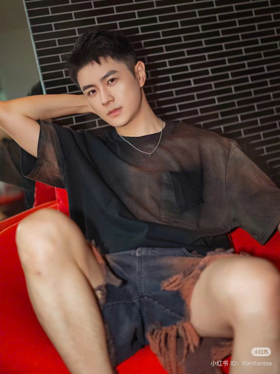 tạo dáng chụp ảnh nam ngầu