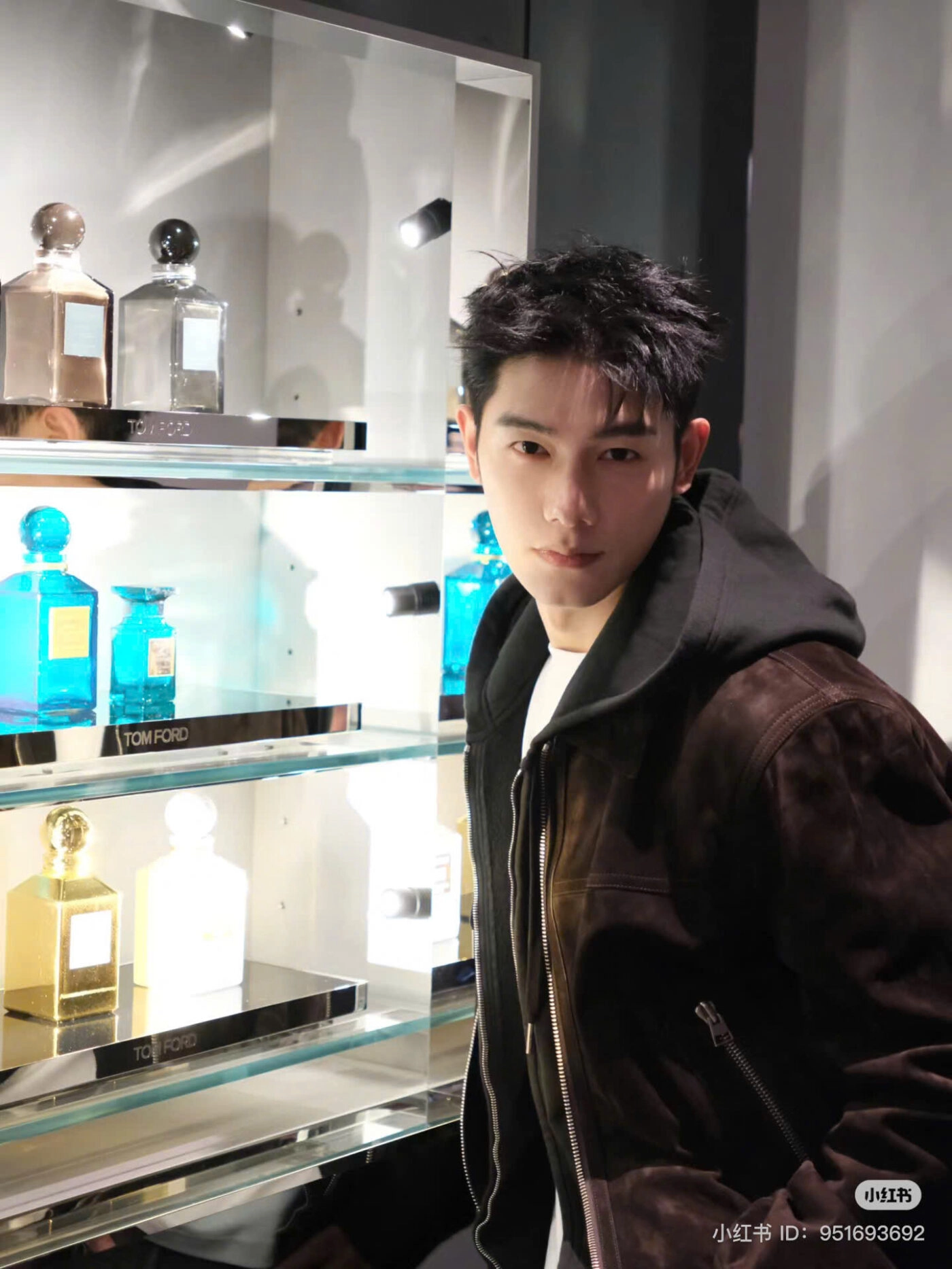 tạo dáng chụp ảnh nam ngầu