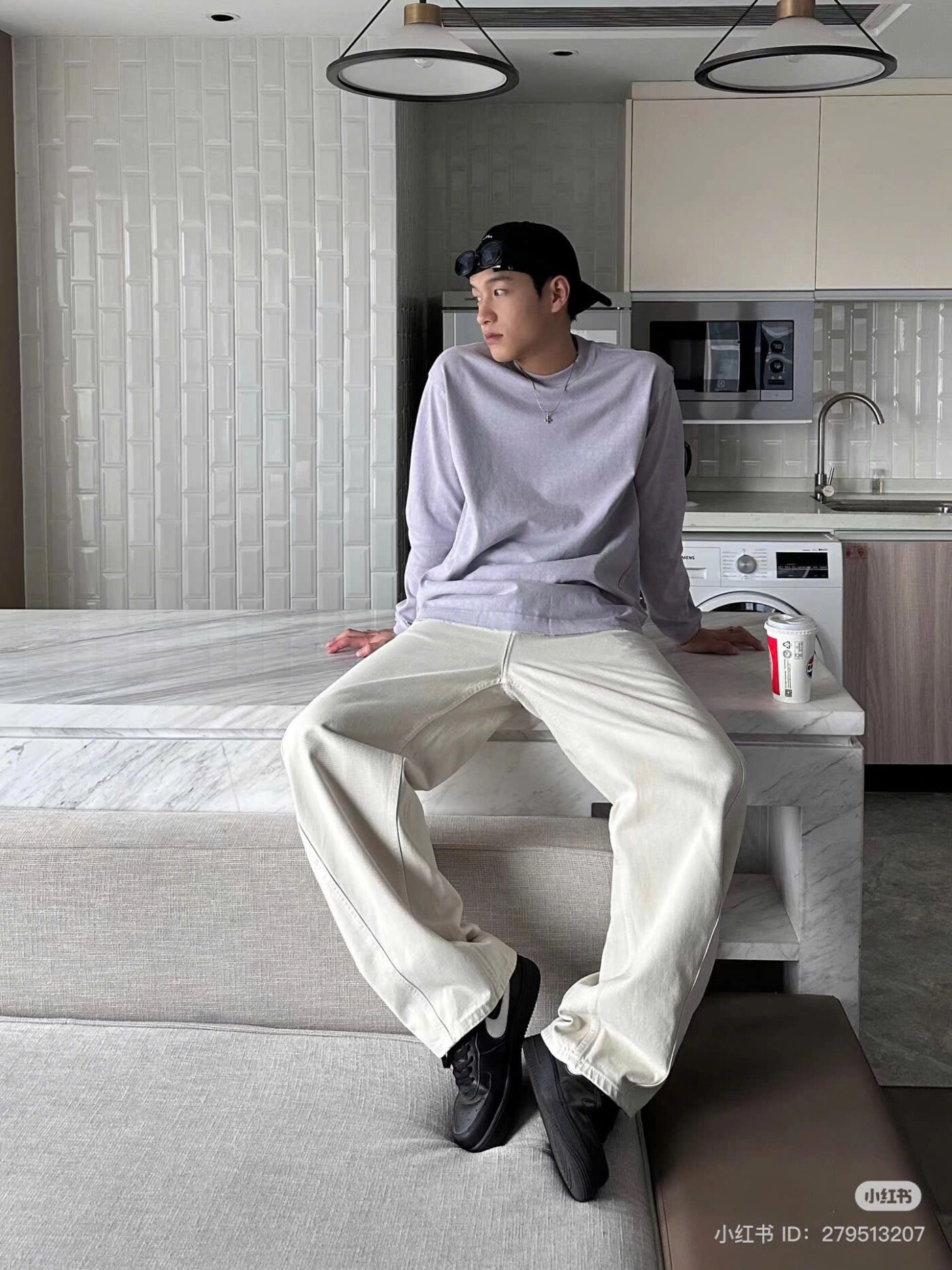 ảnh trai đẹp ngồi uống cafe