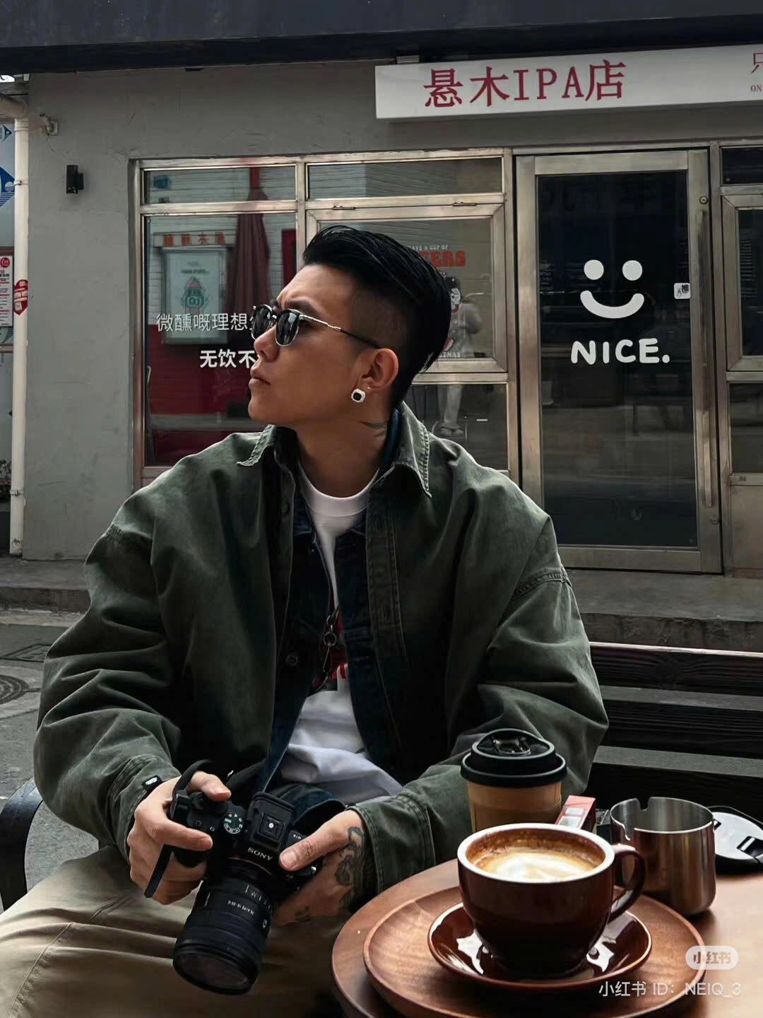 ảnh trai đẹp ngồi uống cafe