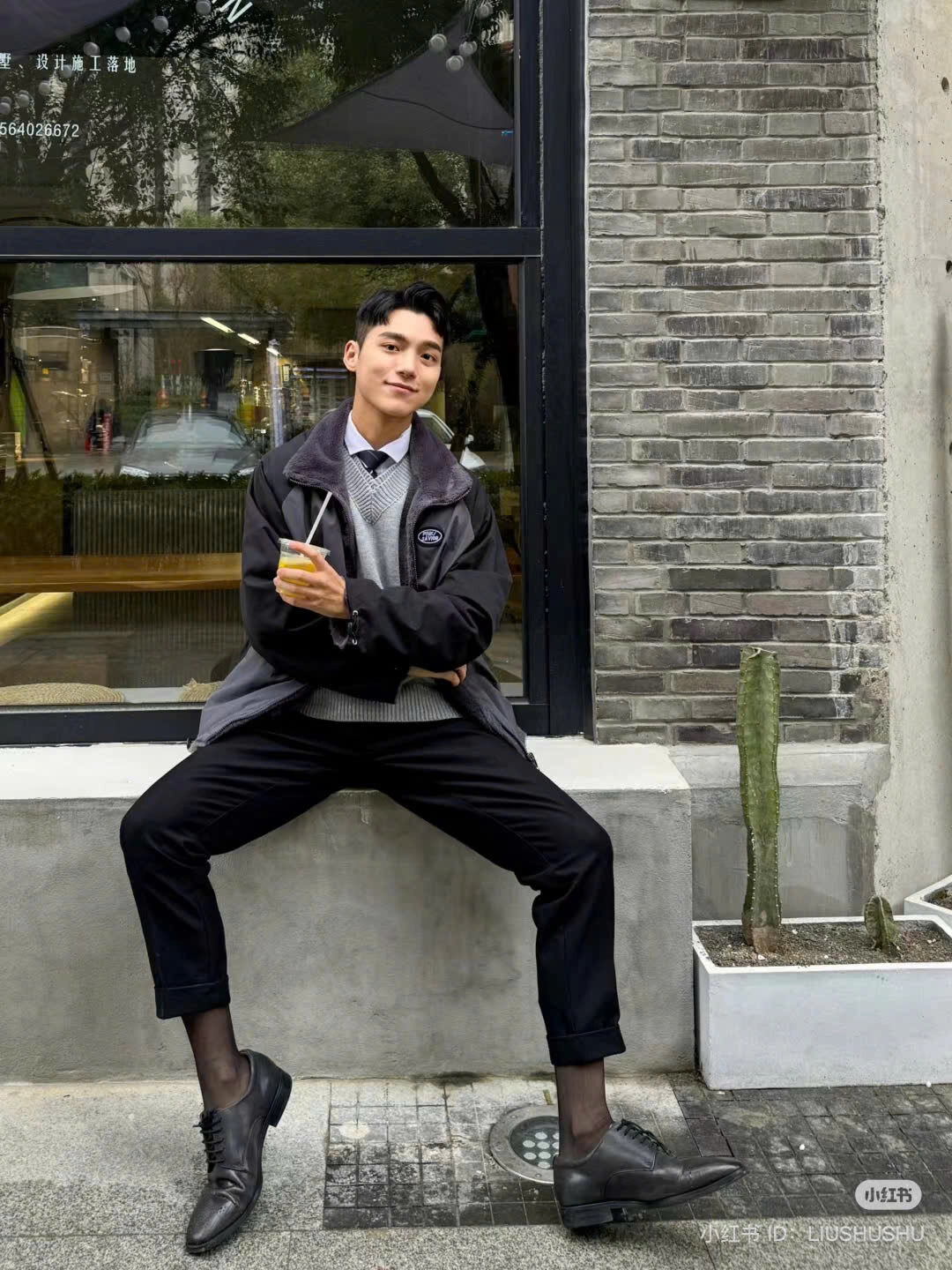 ảnh trai đẹp ngồi uống cafe