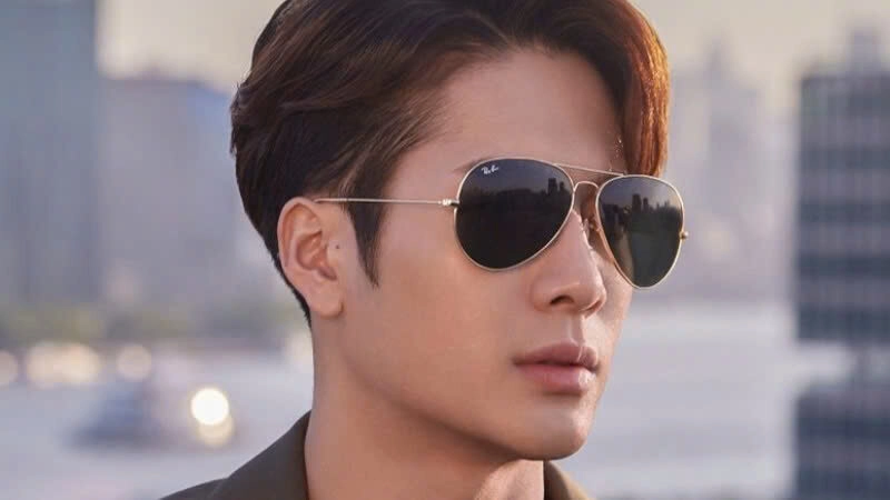 Hình ảnh trai đẹp đeo kính đen ngầu cực