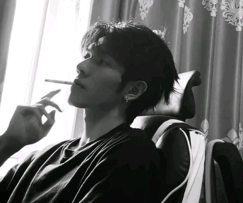 ảnh nam hút thuốc