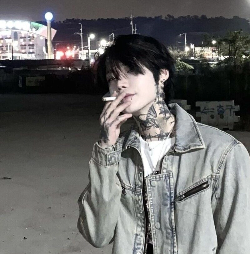 ảnh nam hút thuốc ngầu