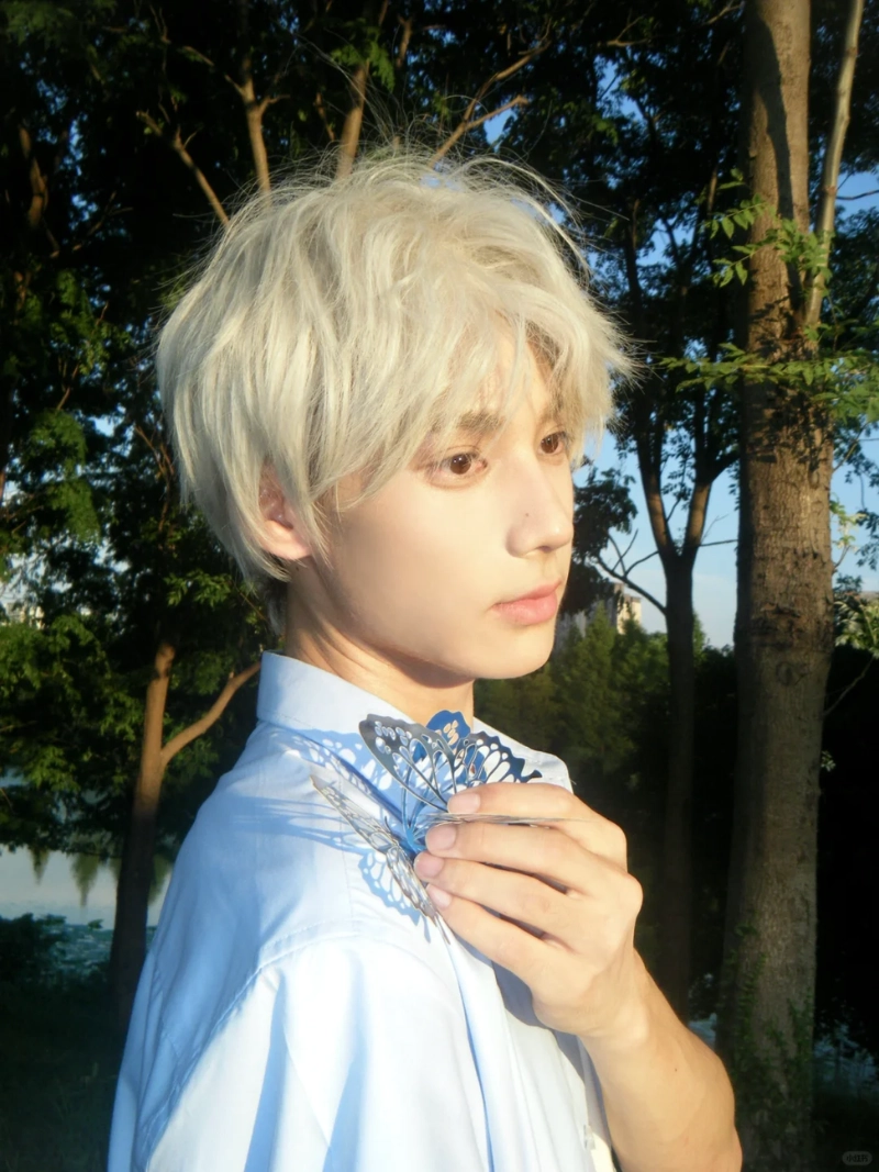 ảnh nam tóc trắng