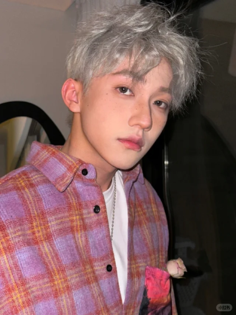 ảnh nam tóc trắng