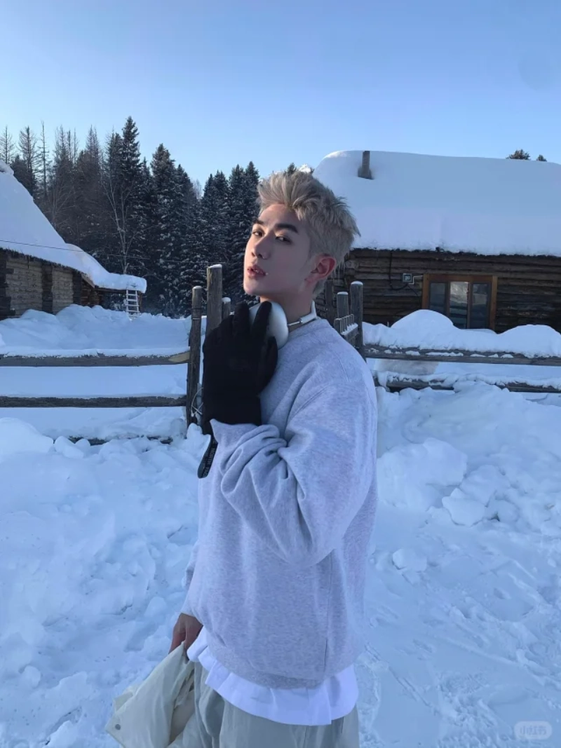 ảnh nam tóc trắng