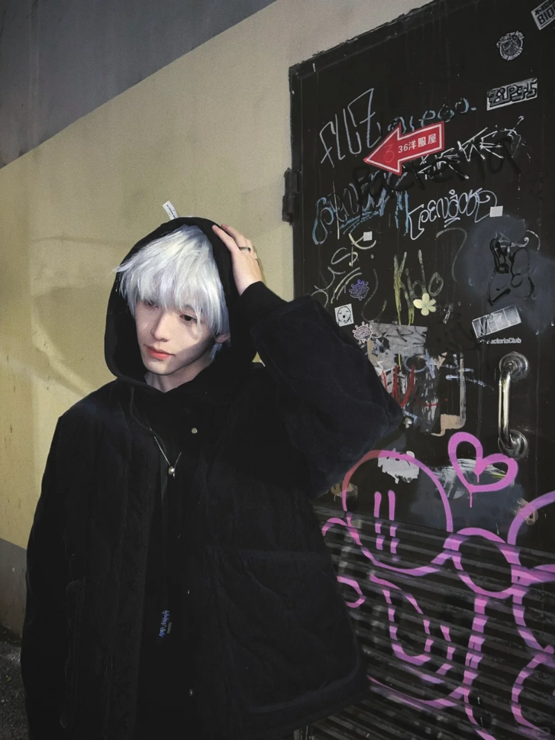 ảnh nam tóc trắng