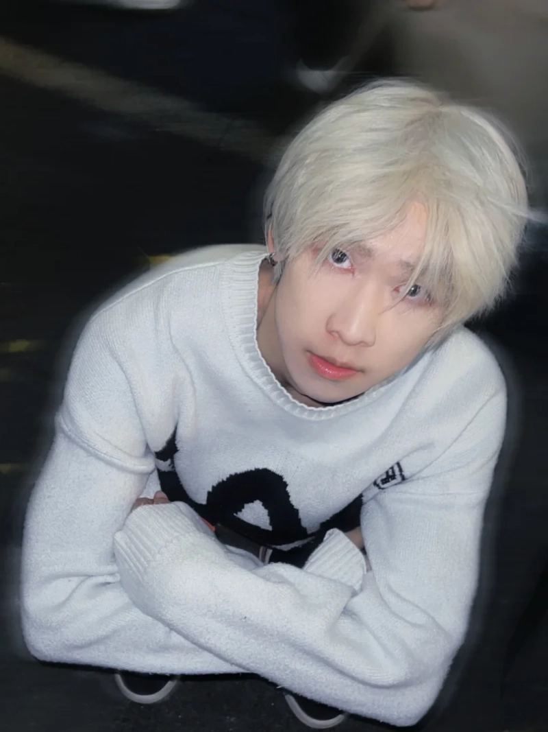 ảnh nam tóc trắng