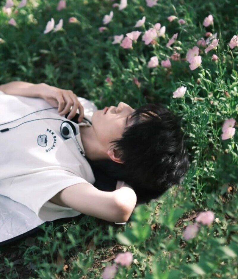 ảnh nằm trên giường