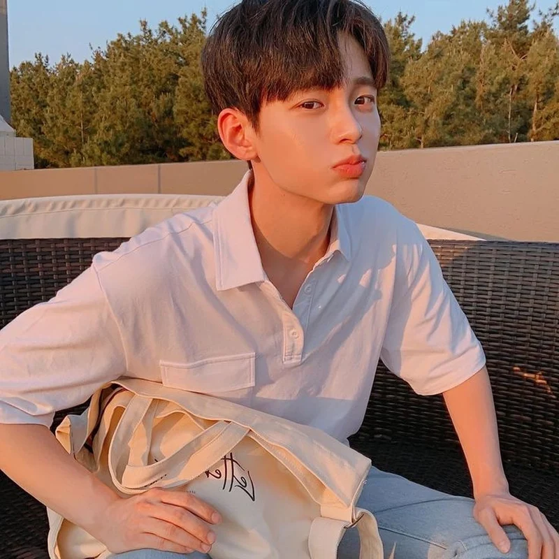 Ảnh trai đẹp 2012 che mặt bằng tay tạo phong cách