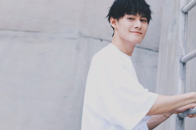 Ảnh trai đẹp 2012 với ánh mắt trầm tư đầy cảm xúc 