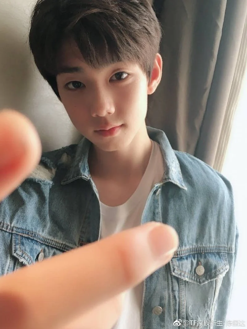 Ảnh trai đẹp 2012 với kiểu tóc thời thượng 