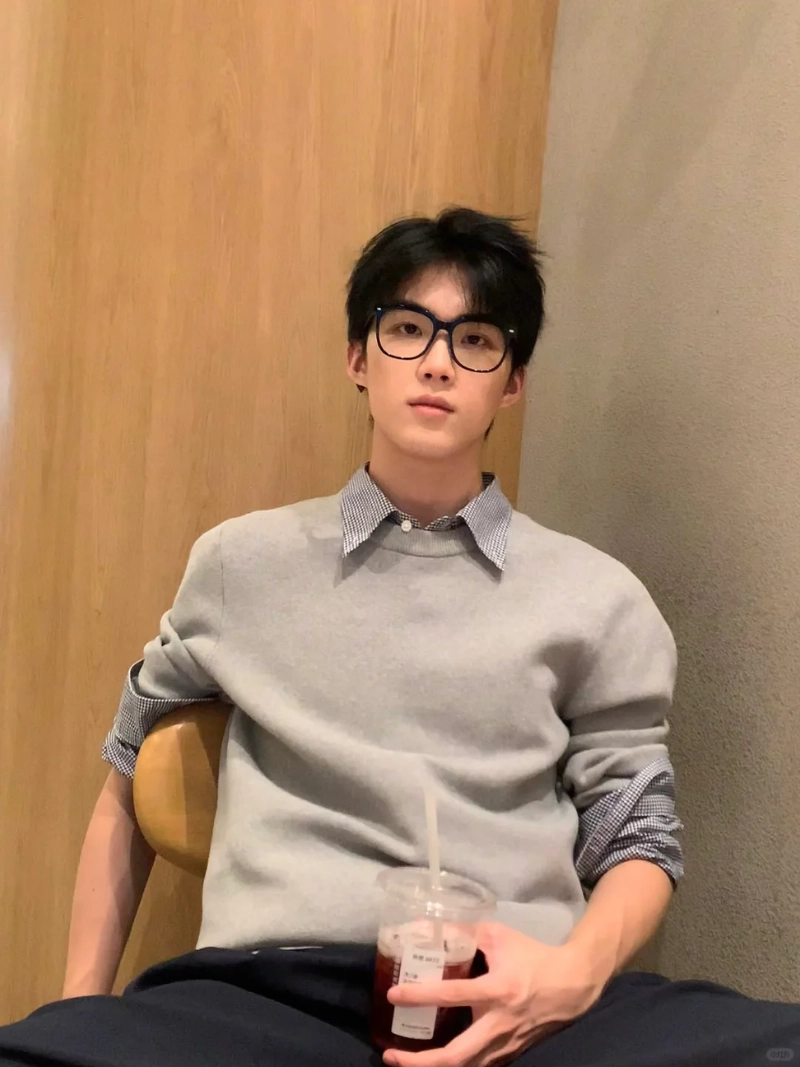 ảnh trai đẹp ôm mèo