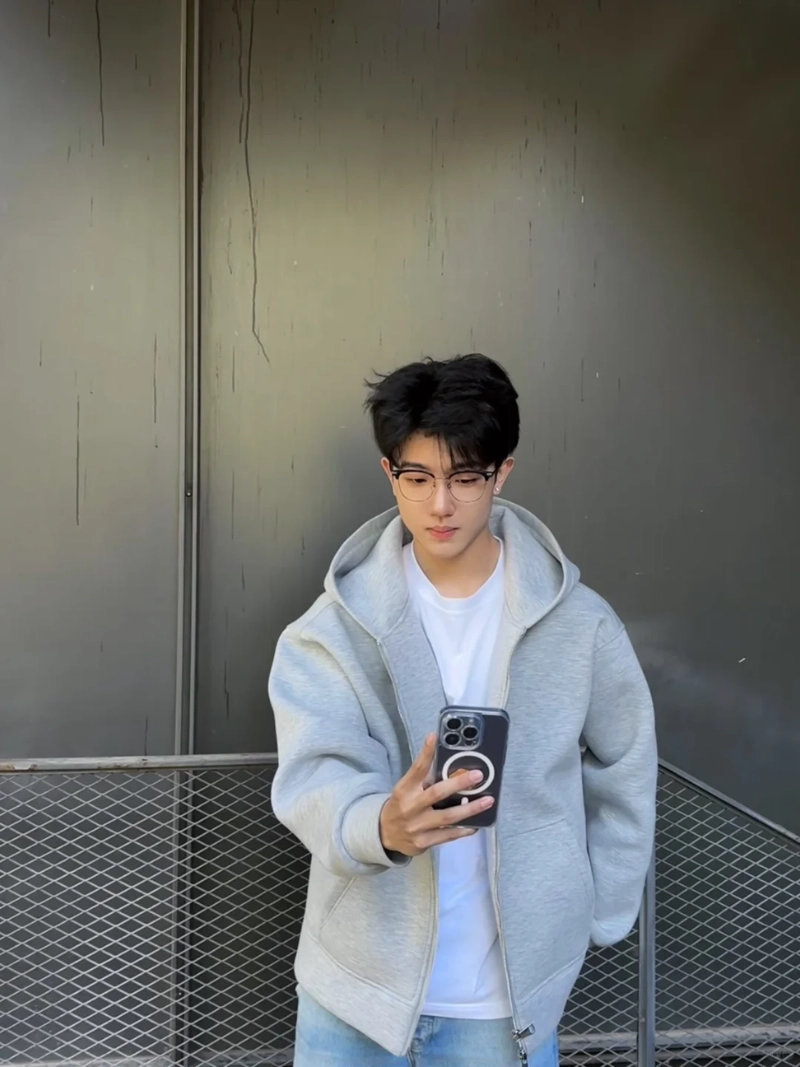 ảnh trai đẹp ôm mèo