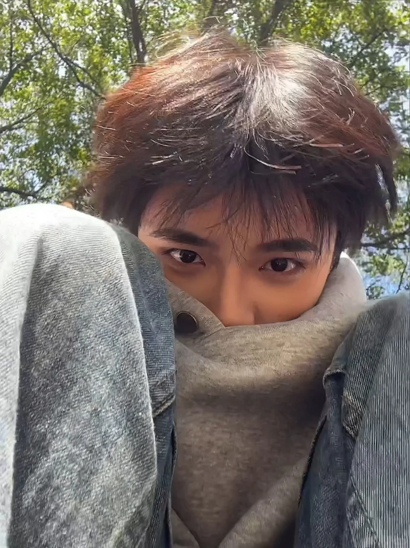 ảnh trai đẹp ôm mèo