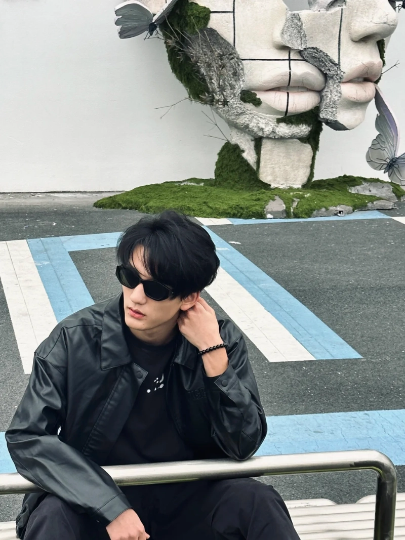 ảnh trai đẹp ôm mèo