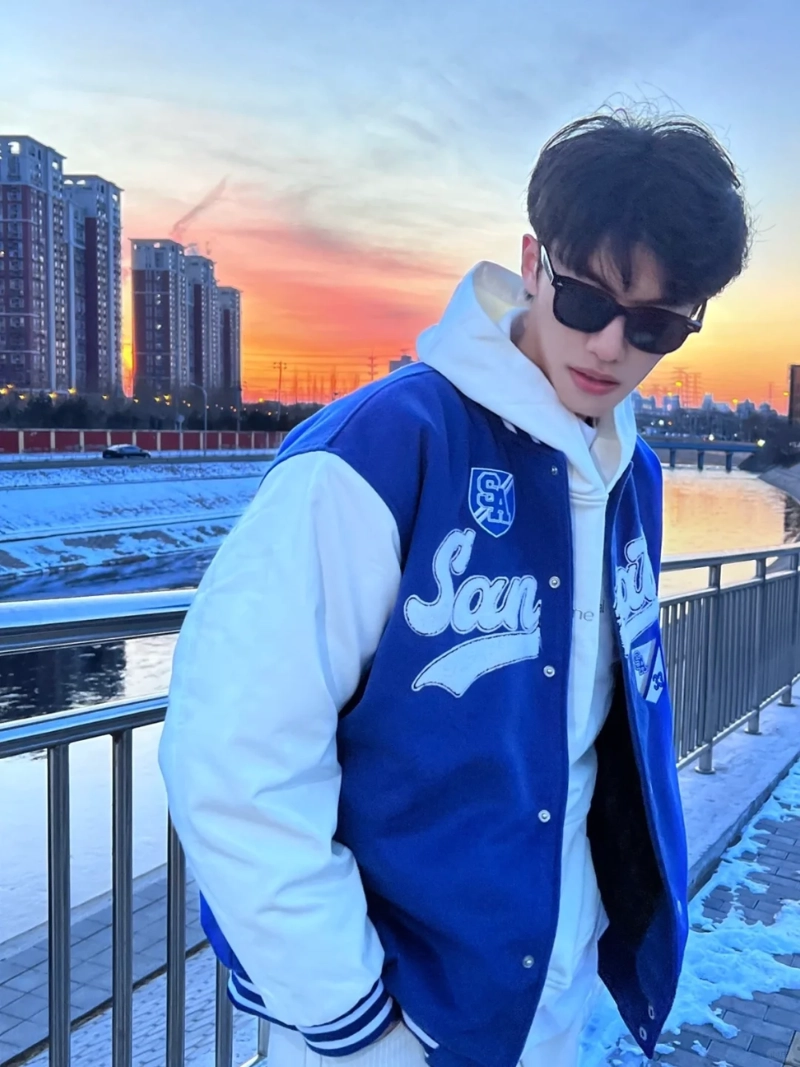 ảnh trai đẹp ôm mèo