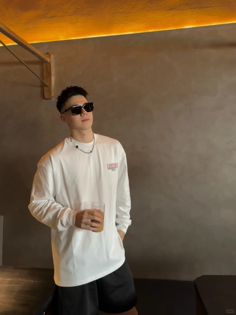 ảnh trai đẹp ôm mèo