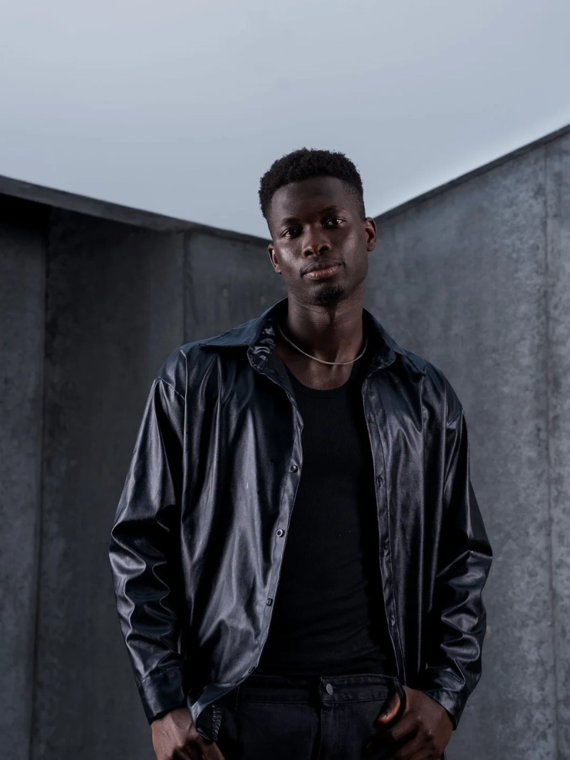 ảnh trai đẹp áo đen