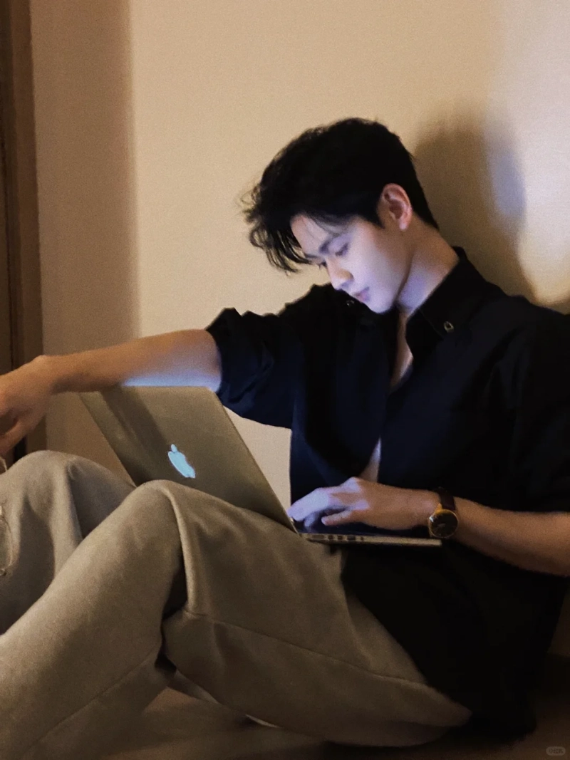 ảnh trai đẹp áo đen