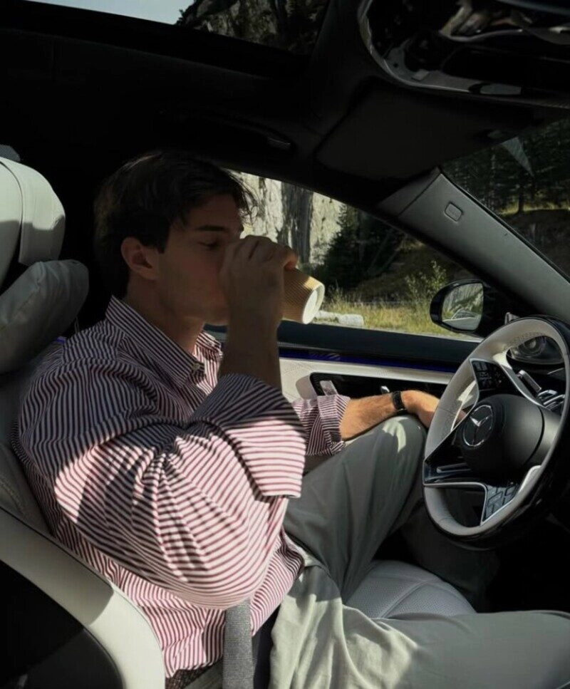 ảnh trai đẹp lái xe hơi